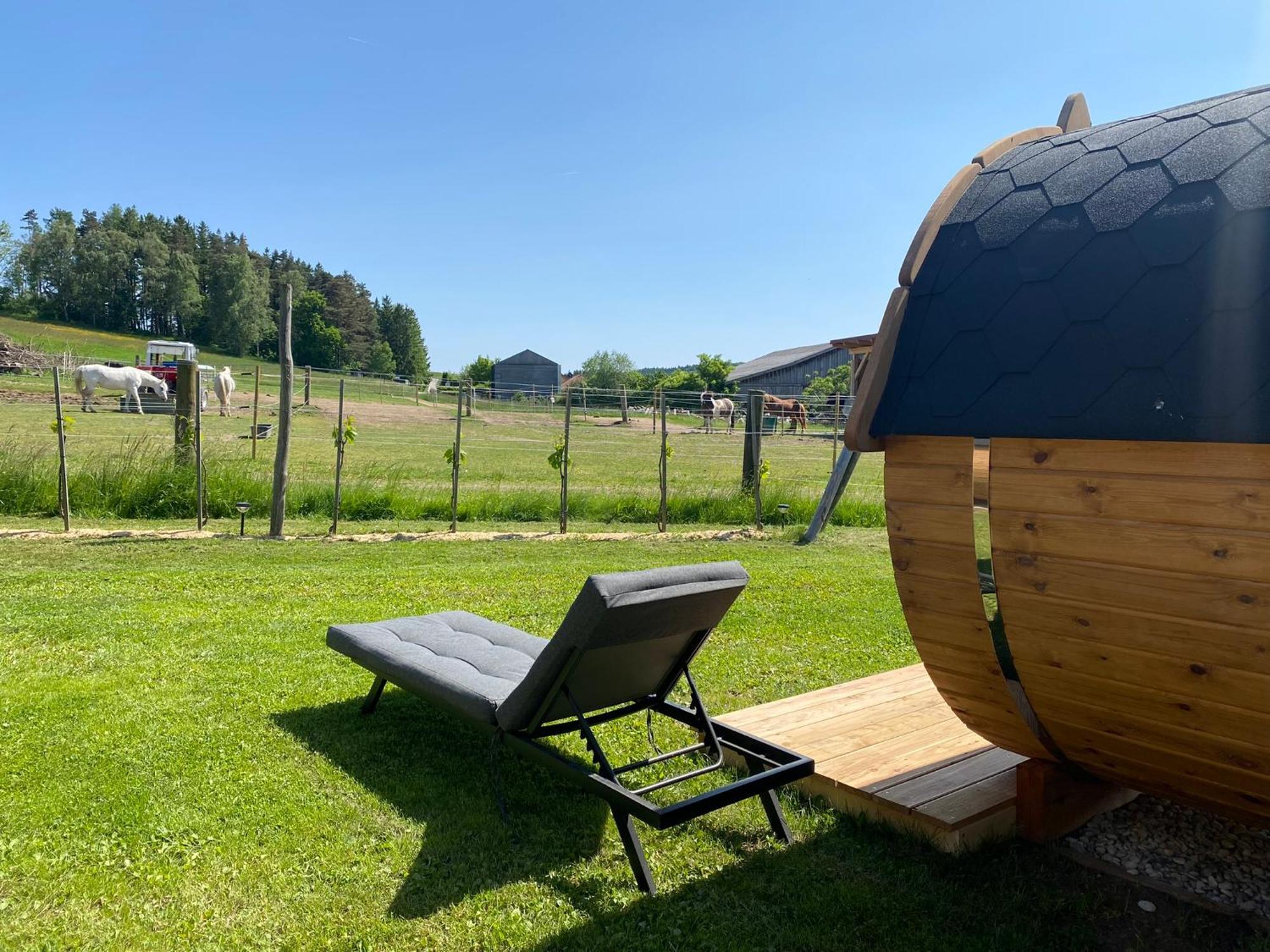 Hôtel Andrella Auszeithof - Schlaferlebnis Im Holzfass à Friedersbach Extérieur photo